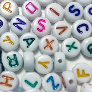 Abalorios de letras acrílicas de 7 mm / Abalorios de letras blancas de 7 mm / Abalorios del alfabeto / Abalorios multicolores de 7 mm / Abalorios de letras DIY / Abalorios de letras de personalización