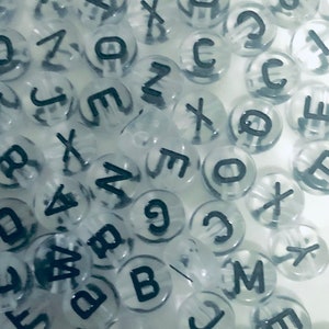 Cuentas de letras grises / Alfabeto para hacer pulseras / Letras de joyería de bricolaje / Cuentas y dijes / Cuentas de alfabeto acrílico / Joyería imprescindible