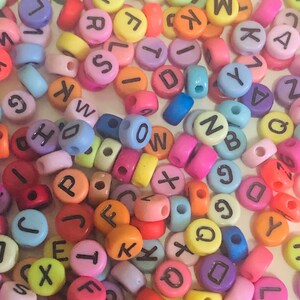 Cuentas de letras multicolores de 7 mm/alfabeto para hacer pulseras/ letras de joyería de bricolaje/ cuentas y dijes / cuentas de alfabeto acrílico / joyero imprescindible