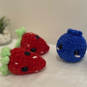 Handmade blueberry / Handmade strawberry / Crochet fruit / Amigurumi blueberry / Amigurumi strawberry