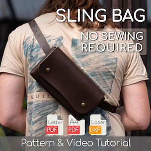 Può includere: Una borsa a tracolla in pelle marrone scuro con patta e rivetti color ottone. La borsa è indossata a tracolla. Il testo sull'immagine recita "SLING BAG, NO SEWING REQUIRED, Pattern & Video Tutorial."