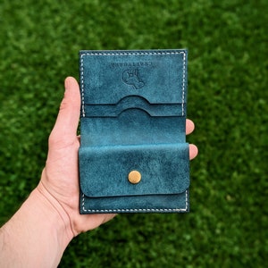 Handgenähtes kompakter Leder-Bifold Geldbeutel | Große Farbpallete | Minimalistisches und Schlankes Design