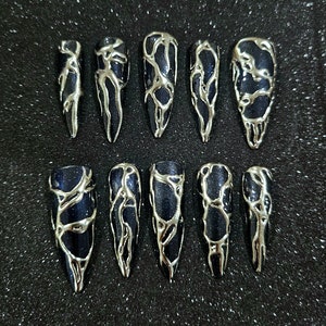 SYMBIOTE! // Marvel&#39;s Venom Inspired - Hand-made Reusable Press-On Nails!