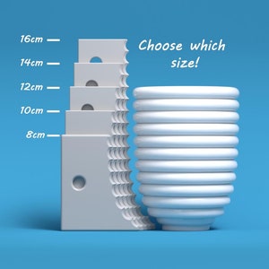 Può includere: Guida di misurazione in plastica bianca con una serie di fori impilati, che vanno da 8 a 16 centimetri. Il testo "Scegli la taglia!" è scritto in bianco su uno sfondo blu.