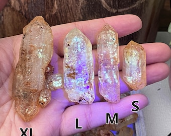 Spécimen de cristal de quartz de diamant d’huile de pétrole rare, quartz de pétrole réactif aux UV, cadeau spécial, énergie cristalline, cristaux fluorescents