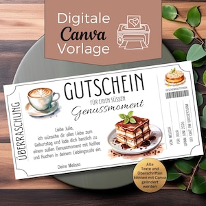 Könnte beinhalten: Ein digitales Canva-Gutschein-Template mit Illustrationen von Kaffee und Kuchen. Der Gutschein hat deutschen Text und ist für einen süßen Genussmoment konzipiert. Der Gutschein liegt auf einem grauen Teller mit Grün.
