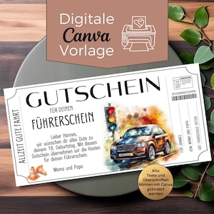 Puede incluir: Una plantilla digital de Canva para un vale de regalo de clases de conducir. El certificado presenta una ilustración de acuarela de un coche, semáforos y texto en alemán. El certificado está sobre un plato gris con vegetación.