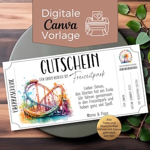Könnte beinhalten: Ein weißer Gutschein mit dem Text "GUTSCHEIN" und "Freizeitpark" in Schwarz. Er zeigt eine farbenfrohe Achterbahnillustration und Text auf Deutsch. Der Gutschein ist eine digitale Canva-Vorlage.