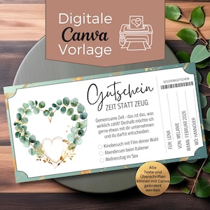 Op de afbeelding: Een cadeaubonontwerp met een hartvormige eucalyptuskrans en gouden accenten. De tekst luidt "Gutschein" en "Zeit statt Zeug." Bevat opties voor activiteiten en de mogelijkheid om te bewerken met Canva.
