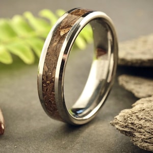 T-Rex Fossil Ring – Dinosaur Bone Tungsten Wedding Band – Alternative Engagement Ring for Men – Unique Geology Jewellery Gift