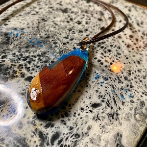 Epoxy resin pendant
