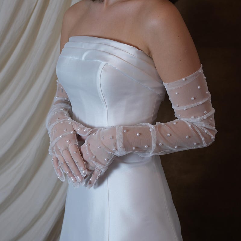 Pearls Bridal Gloves main image 1
