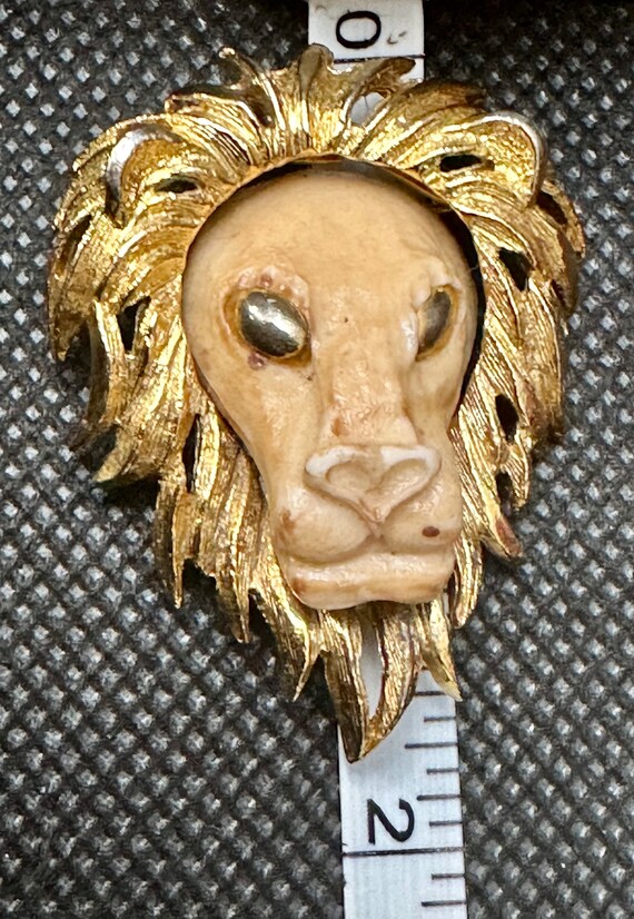 Lion head brooch - see the roar! Beautiful gold s… - image 8