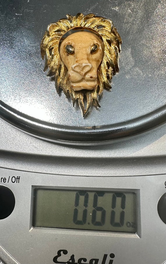 Lion head brooch - see the roar! Beautiful gold s… - image 7