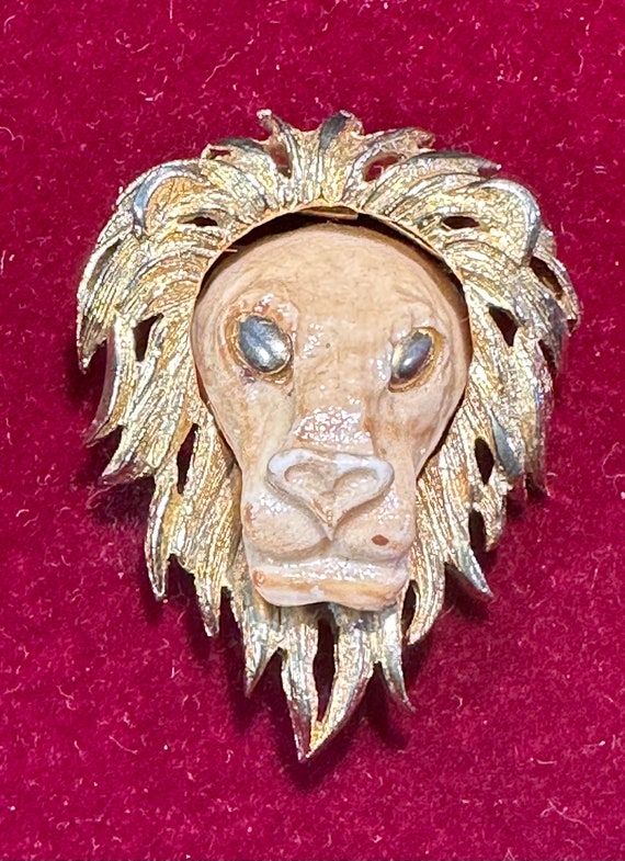 Lion head brooch - see the roar! Beautiful gold s… - image 4