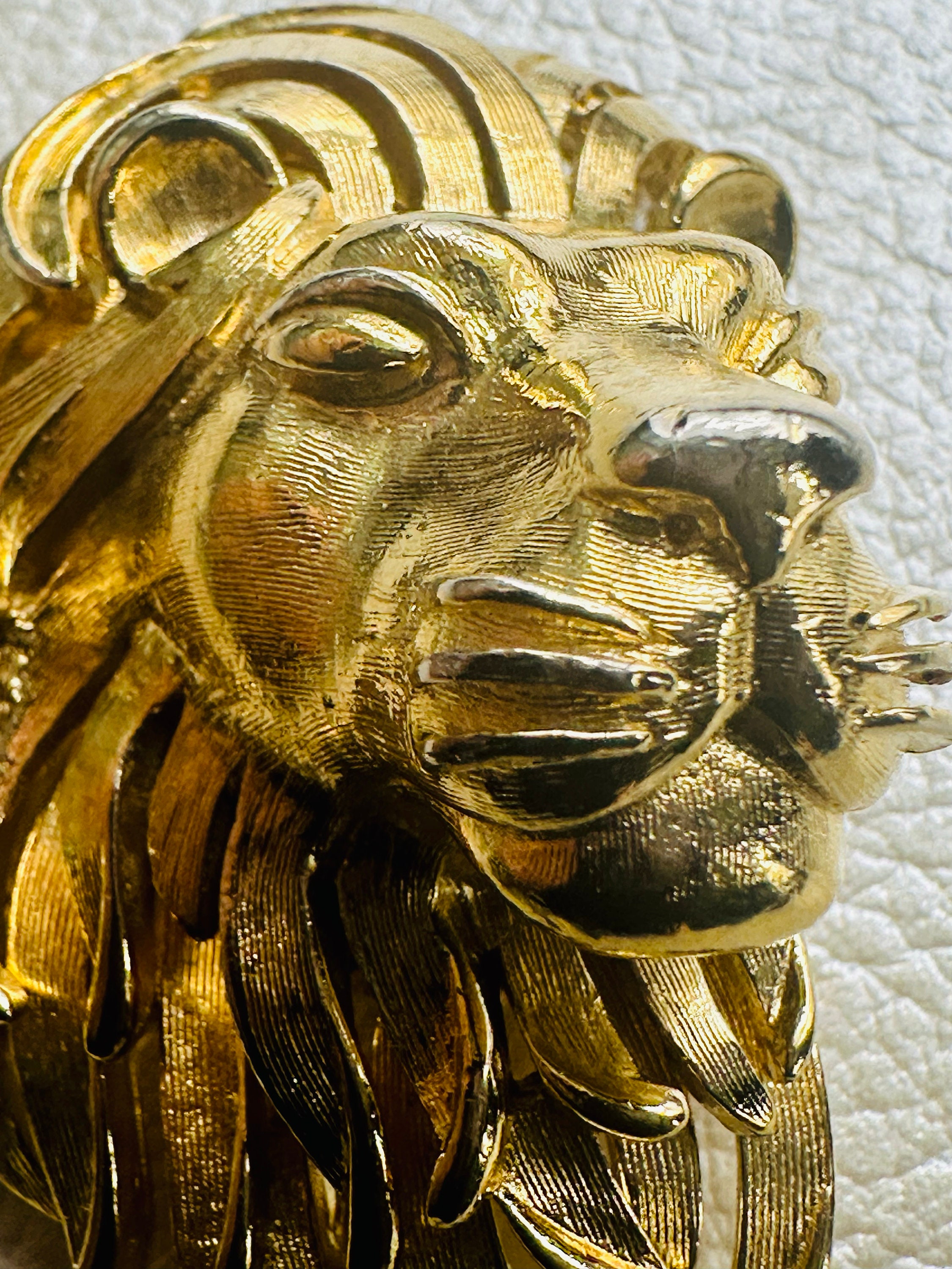 TRIFARI Signed Lion /rare Vintage CROWN TRAFARI Heavy Lion