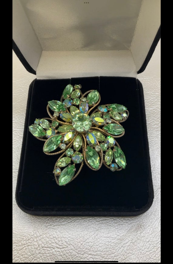 Regency signed brooch beautiful green layered