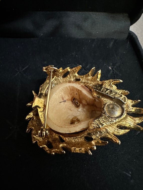 Lion head brooch - see the roar! Beautiful gold s… - image 2