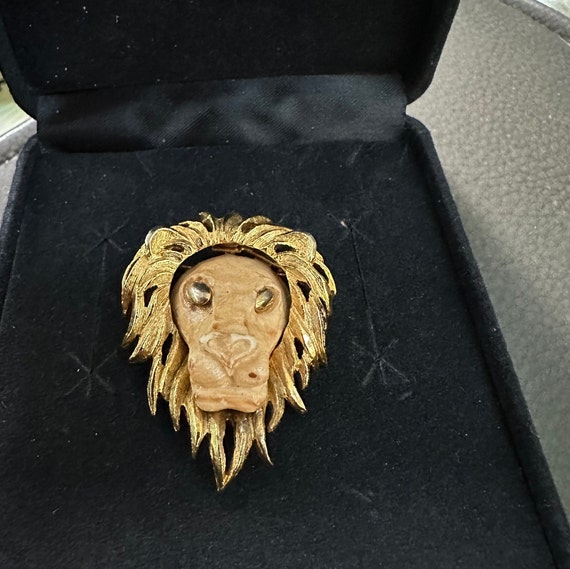 Lion head brooch - see the roar! Beautiful gold s… - image 1