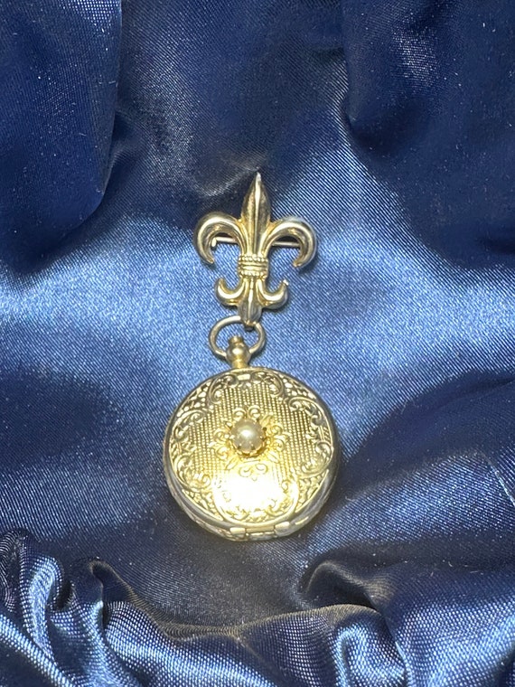 Vintage Fleur De Lis Coro signed photo locket 1940