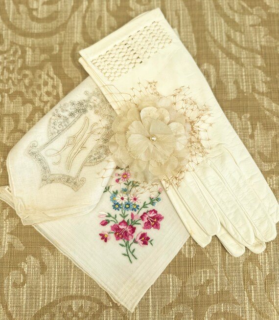 1950'S Ladies White Kid Gloves, Linen Embroidered 