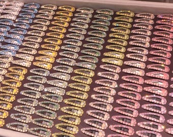 Pinzas para el pelo de mascotas de la serie Velvet de lujo con forma de lágrima y cristales de Swarovski.