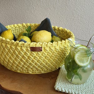 Cesto di limoni. Cesto regalo, cesto di frutta, cesto di prodotti per l&#39;igiene, decorazione per il bagno, cesto del pane, cesto portaoggetti.