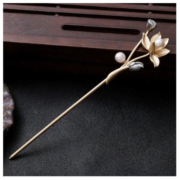 Silberner Kanzashi mit goldener Blume, Metall Haargabel für Dutt, Vintage Haarstab für Braut