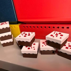 Cake Block Toy - 3D Printed Game-Inspired Desk Toy, Customizable Fun Collectible for Gamers & Enthusiasts