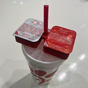 Chick-fil-A Sauce Holder on Cup Lid – Easy Dipper for Car Meals, 3D Printed Accessory for Sauce Lovers – Fast Food Gift for Chick-fil-A Fans