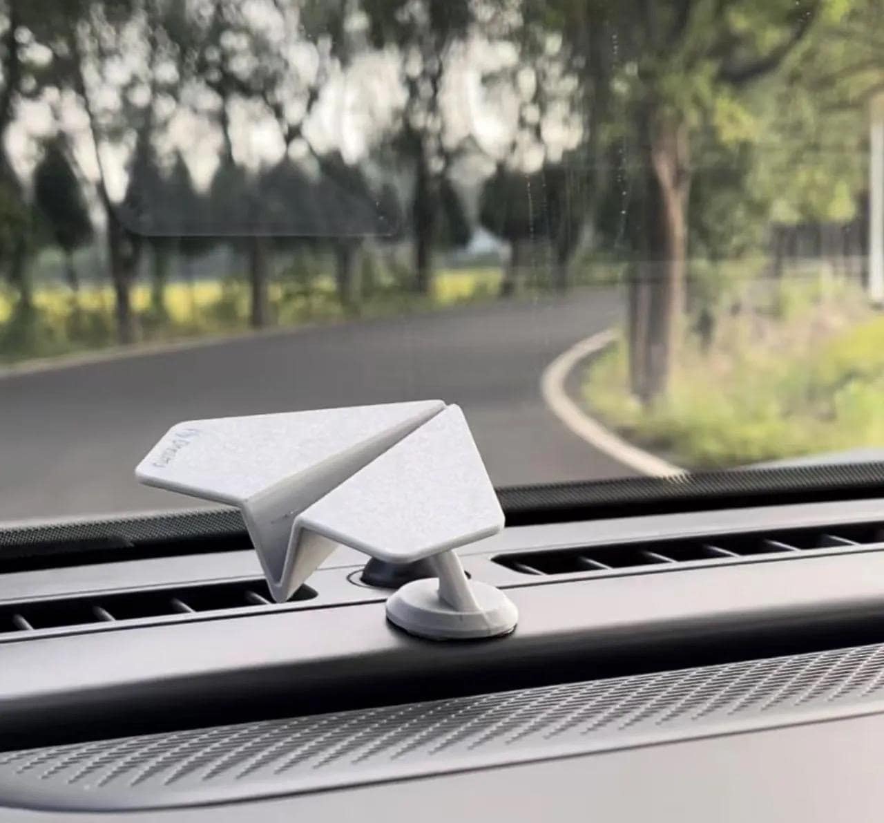 Paper Airplane Dashboard Ornament | Interactive Inertia-Following Accessory for Nostalgic Car Lovers & Interior Decor Enthusiasts