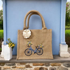 Jute Tasche mit wunderschönen Blumen bestickt. Markt Tasche , personalisierte Tasche , Geschenkidee, maschinenstickerei