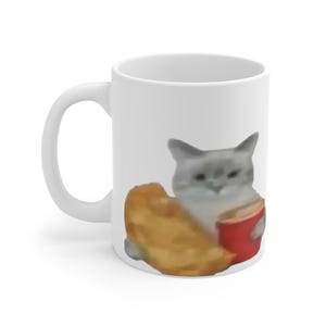 Tazza in ceramica a bassa risoluzione con gatto che tiene cibo, 11 once