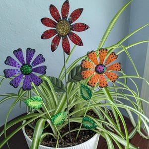 Funkelnde Blumenstecker aus Metall mit Strasssteinen | Rot 18 "x 5" | Orange & Lila 14 "x 4" | Wunderlicher Pflanzendekor, Pflanzendekoration.