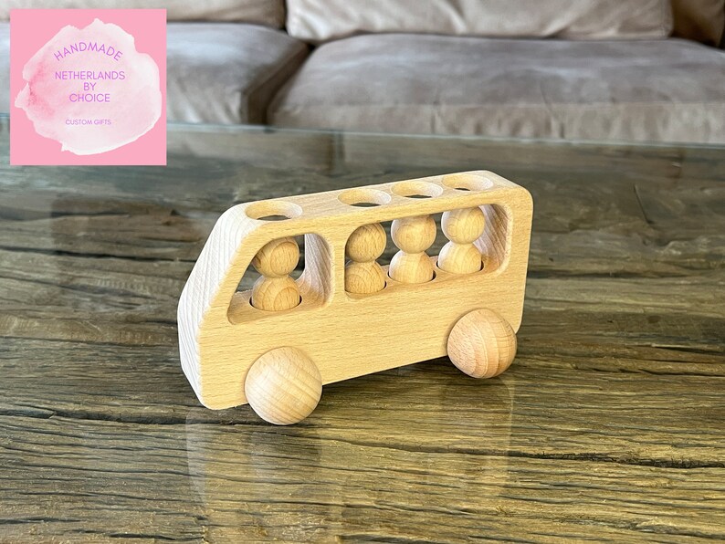 Houten speelgoedbusje, houten rollend autospeelgoed, houten Montessori kinderspeelgoed, doe-het-zelf aanpasbaar speelgoed, houten puzzelwagen met figuren afbeelding 6