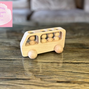 Houten speelgoedbusje, houten rollend autospeelgoed, houten Montessori kinderspeelgoed, doe-het-zelf aanpasbaar speelgoed, houten puzzelwagen met figuren afbeelding 3