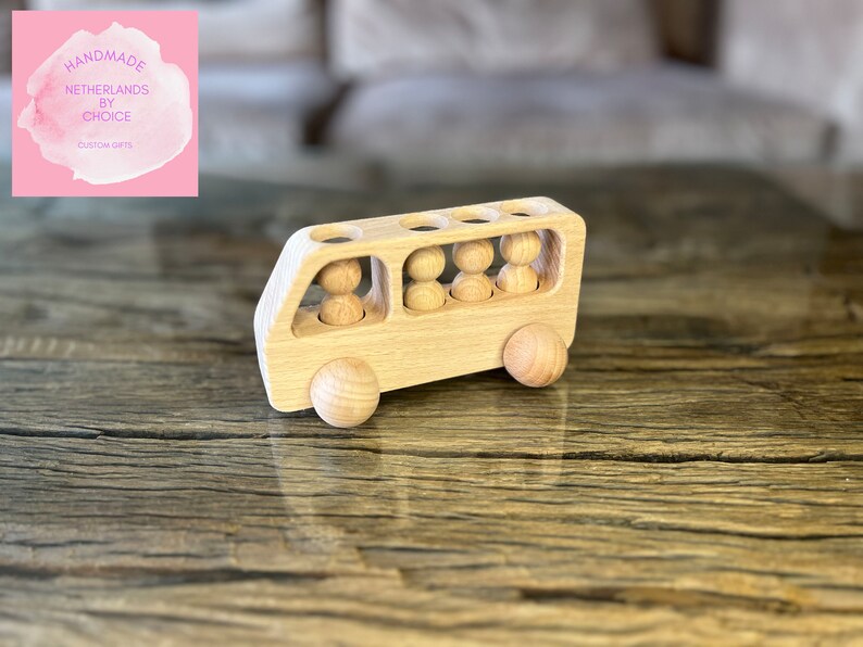 Houten speelgoedbusje, houten rollend autospeelgoed, houten Montessori kinderspeelgoed, doe-het-zelf aanpasbaar speelgoed, houten puzzelwagen met figuren afbeelding 3