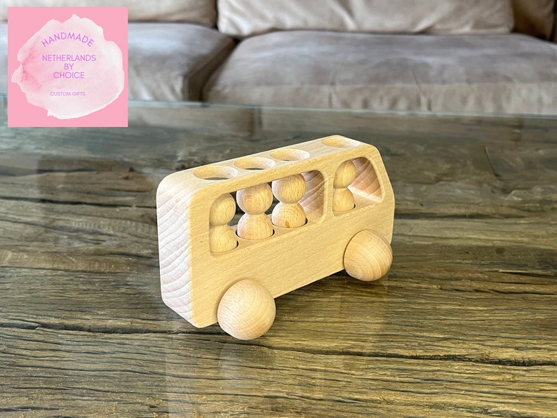 Houten speelgoedbusje, houten rollend autospeelgoed, houten Montessori kinderspeelgoed, doe-het-zelf aanpasbaar speelgoed, houten puzzelwagen met figuren afbeelding 5