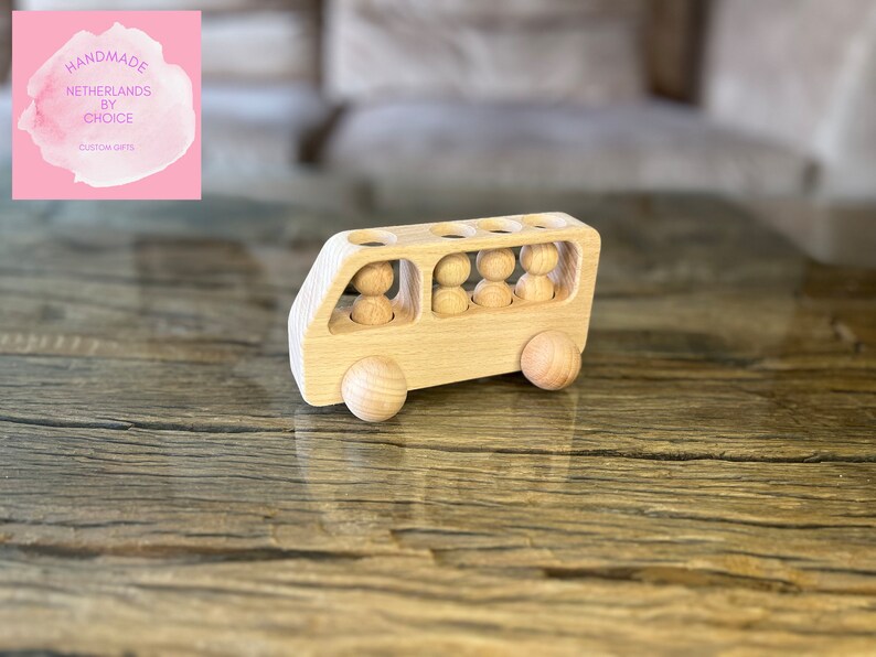 Houten speelgoedbusje, houten rollend autospeelgoed, houten Montessori kinderspeelgoed, doe-het-zelf aanpasbaar speelgoed, houten puzzelwagen met figuren afbeelding 7