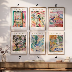 Puede incluir: Seis impresiones de arte enmarcadas de pinturas de Henri Matisse. Las impresiones est&aacute;n dispuestas en dos filas de tres. La fila superior presenta "Ventana abierta", "Japon&eacute;s" y "Vista de Collioure". La fila inferior presenta "Paisaje de Collioure", "Paisaje de Collioure" y "Paisaje de Collioure".