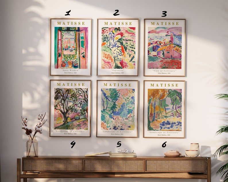 Puede incluir: Seis impresiones de arte enmarcadas de pinturas de Henri Matisse. Las impresiones est&aacute;n dispuestas en dos filas de tres. La fila superior presenta "Ventana abierta", "Japon&eacute;s" y "Vista de Collioure". La fila inferior presenta "Paisaje de Collioure", "Paisaje de Collioure" y "Paisaje de Collioure".