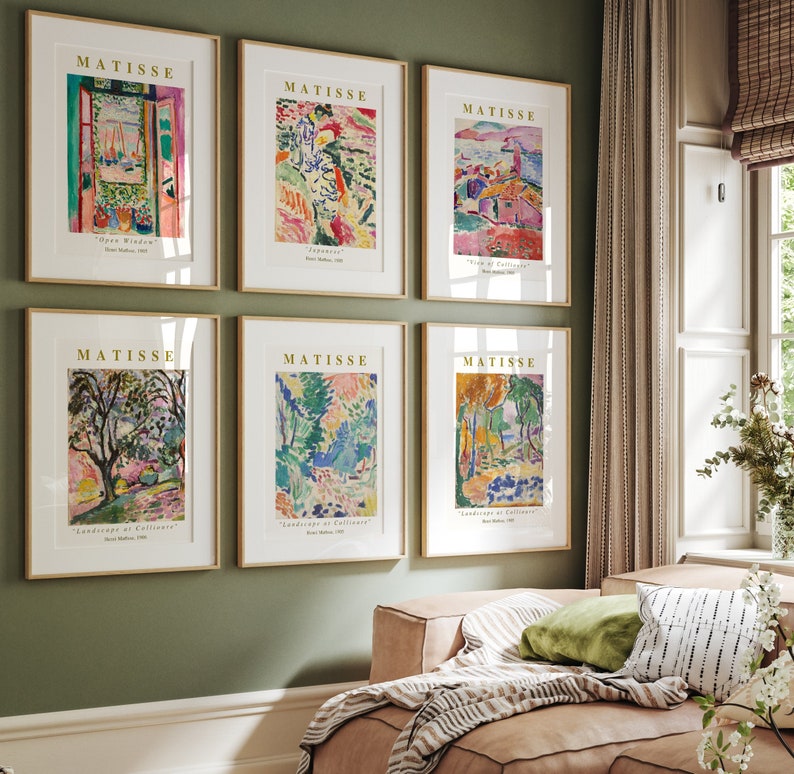 Puede incluir: Un conjunto de seis estampas enmarcadas que representan paisajes coloridos pintados por Henri Matisse. Las estampas son todas de un estilo similar, con colores vivos y l&iacute;neas simples. Las estampas est&aacute;n todas tituladas "Matisse" y llevan el nombre de la pintura debajo de la imagen. Las estampas est&aacute;n todas enmarcadas en un marco dorado simple.