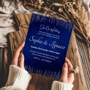 Faire-part de mariage bleu argenté de luxe, modifiable, modèle bleu nuit argenté scintillant, papeterie argentée brillante, carte bleu royal à faire soi-même