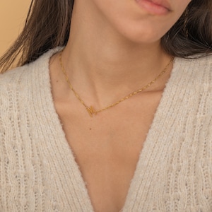 Collar con inicial lateral, colgante con letra personalizada, joyería minimalista personalizada, regalo para mamá, esposa e hija, collar impermeable para uso diario.