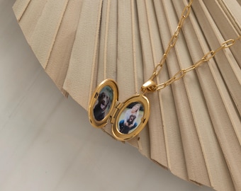 Birth Flower Locket Necklace with Photo  • Custom Engraved Waterproof Vintage Pic Locket Jewelry