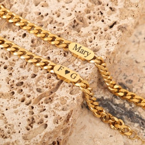 Pulseira cubana de ouro 18k com placa de nome personalizada, pulseira personalizada à prova d'água gravada, pulseira de ouro inicial para casais, aniversário