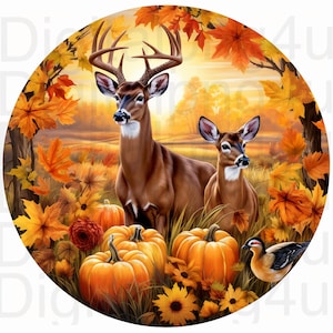 Puede incluir: Una pintura que representa una escena de otoño con dos ciervos, calabazas y un pájaro. Los ciervos están de pie en un campo de hierba alta con hojas de otoño en el suelo. Hay calabazas en primer plano y un pájaro posado en una calabaza.