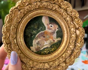 Mini-kanin-gouachemålning i antik guldram – Vintage Woodland Rabbit Art