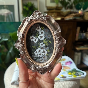 A Daisy Flower Gouache Painting in Vintage Frame | Original Framed Floral Wall Art |Handmade Cottagecore Gift | Daisy Decor for Her Birthday