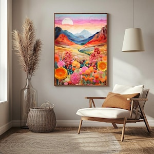 Pu&ograve; includere: Un dipinto ad acquerello incorniciato raffigura un paesaggio vibrante con montagne, un sole al tramonto e fiori colorati. L'opera d'arte presenta una tavolozza di rosa, arancione, blu e verde, creando una scena calda. Il dipinto &egrave; esposto in un soggiorno.